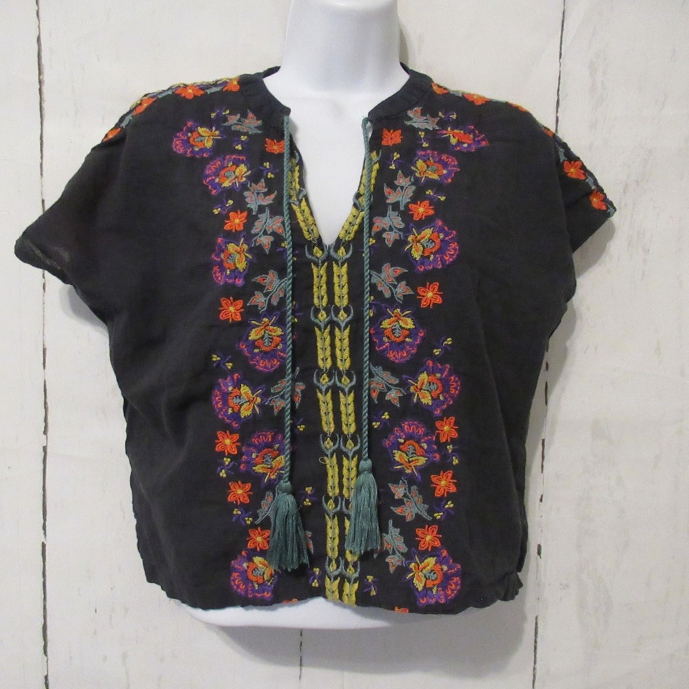 Natural Life Top S Black Floral Embroidered Boho Peasant Cropped